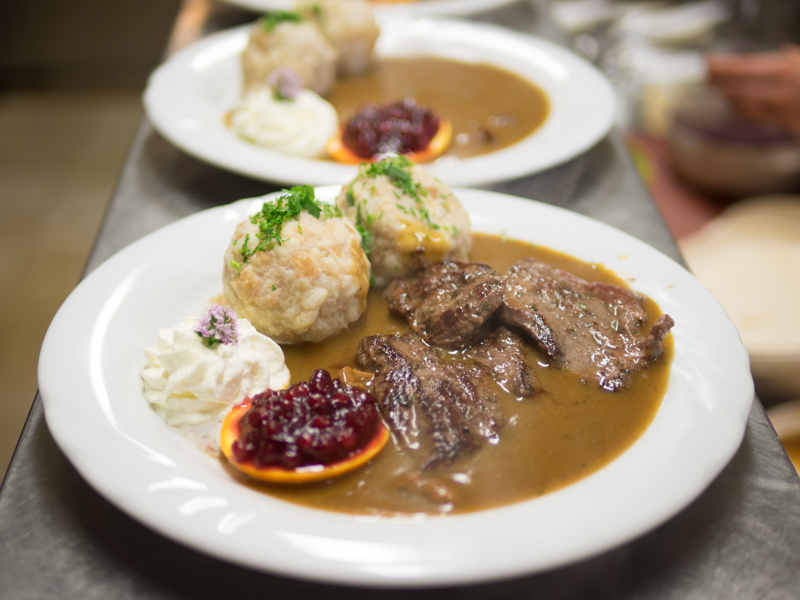 Braten mit Knödel